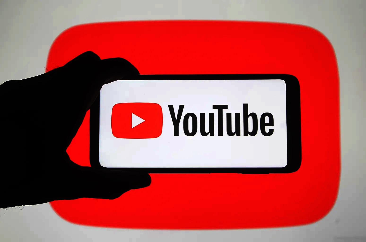 YouTube, Derin Sahte Videolarla Mücadele Ediyor