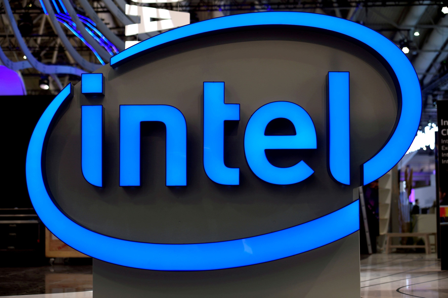 Intel’in Zorlu Dönemi: Yeniden Yapılanma, İşten Çıkarmalar ve Mali Kayıplar