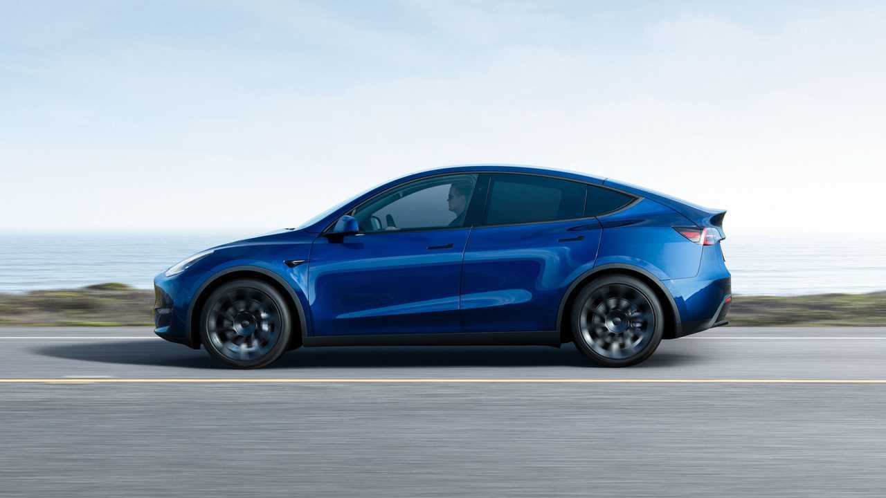 Tesla Model Y 2025’in İlk Görüntüleri Ortaya Çıktı