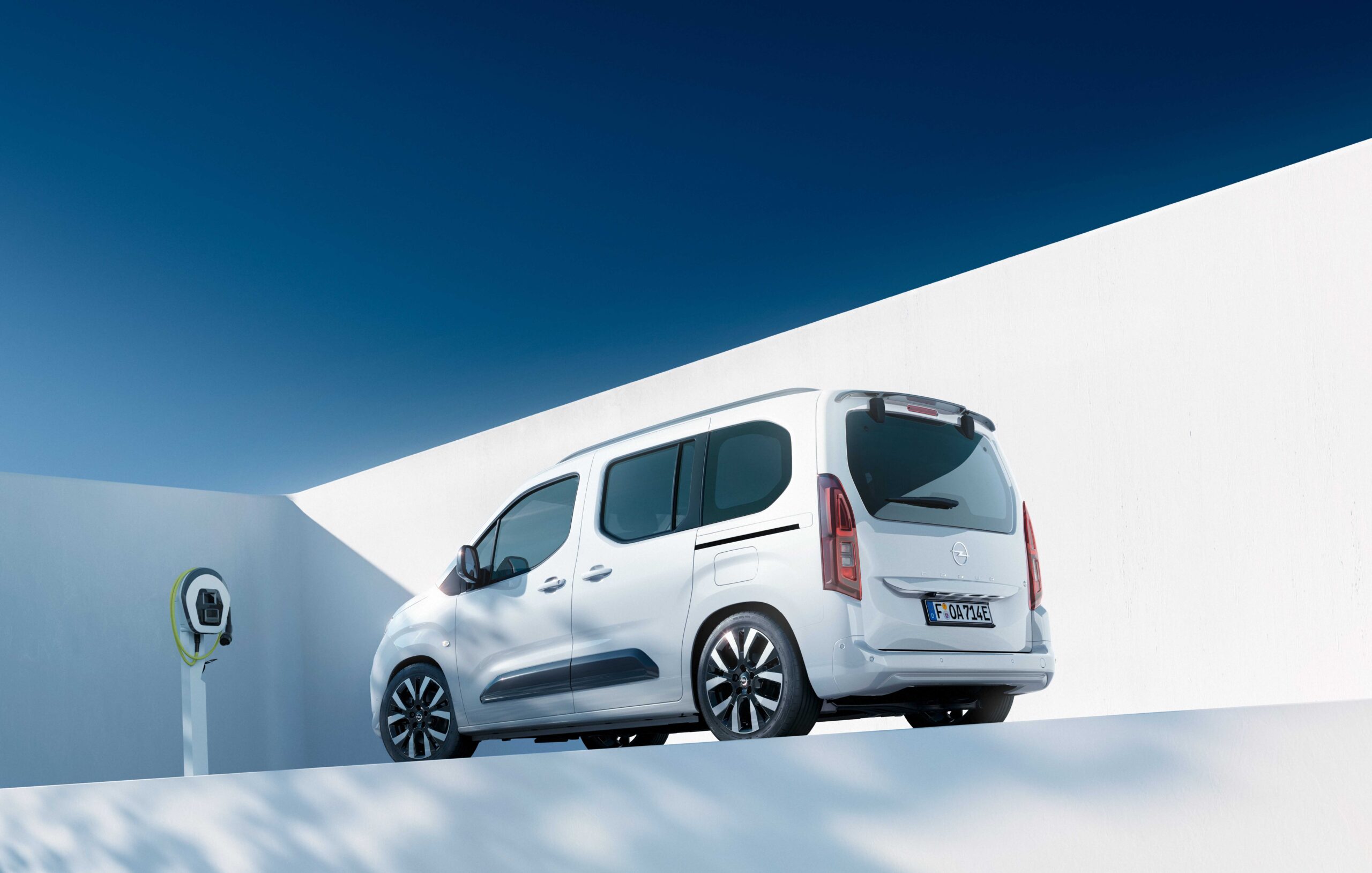 Yeni 2025 Elektrikli Opel Combo Türkiye’de!