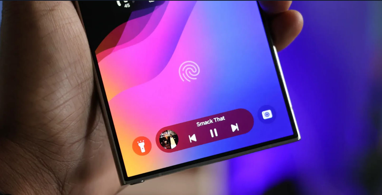 Samsung Galaxy S25 İçin Now Bar İyileştirmesi Geliyor! Müzik Çalar Durum Çubuğunda!